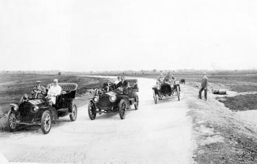 The Pioneering Features of the Long Island Motor Parkway