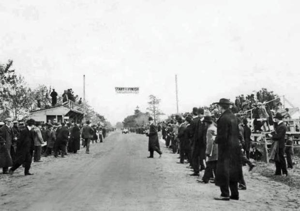 CSI Challenge: How Many People  Attended the 1904 Vanderbilt Cup Race?