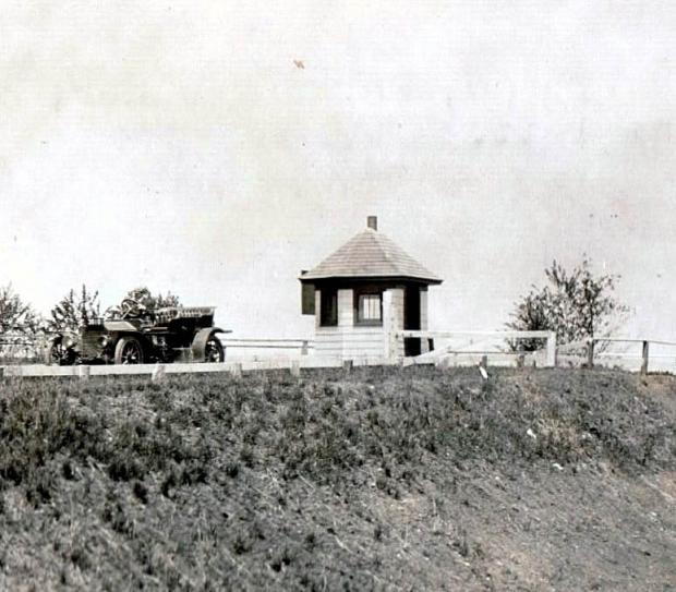 The Motor Parkway Toll Collection Structures: #7 Jericho Turnpike Lodge in Mineola