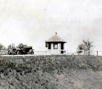 The Motor Parkway Toll Collection Structures: #7 Jericho Turnpike Lodge in Mineola