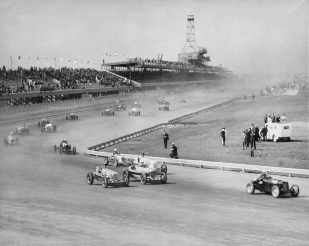 Update: Photos of the 1936 and 1937 Vanderbilt Cup Races from the Philadelphia Free Library