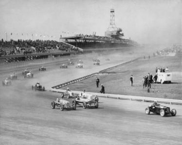 Update: Photos of the 1936 and 1937 Vanderbilt Cup Races from the Philadelphia Free Library